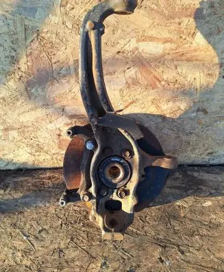 Nissan Navara D40 Front wheel hub spindle knuckle