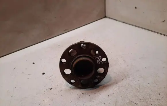 Audi A6 S6 C5 4B Rear wheel hub