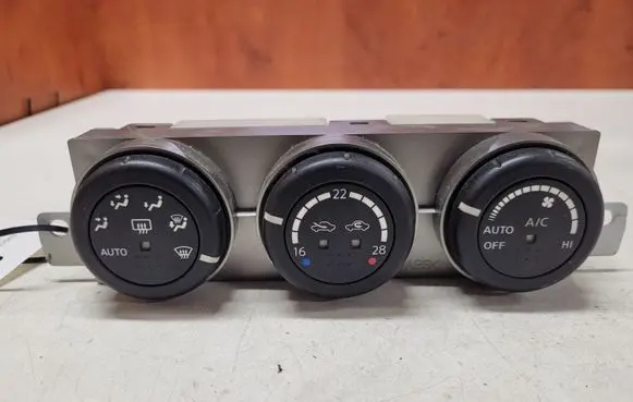 Nissan X-Trail T30 Climate control unit T30AM010 27500ES61A A0200049B01000