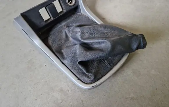Isuzu D-Max Gear lever shifter trim leather/knob