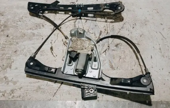 Mercedes-Benz C W203 Front door window regulator with motor A2118201742 23093607 990595101