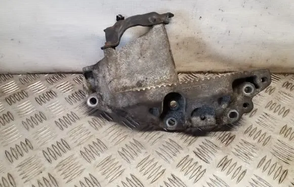 Opel Movano B Engine mounting bracket 8201055993