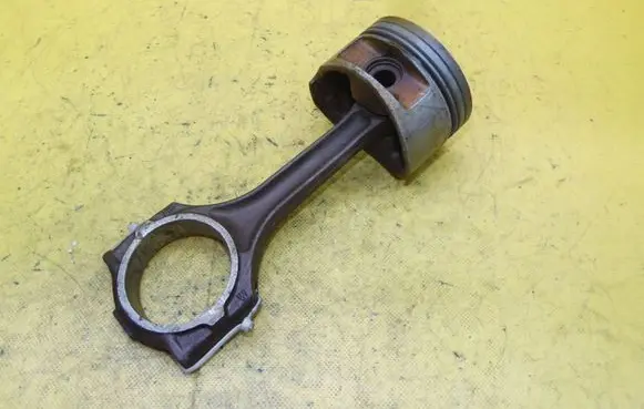 Audi A8 S8 D2 4D Piston with connecting rod