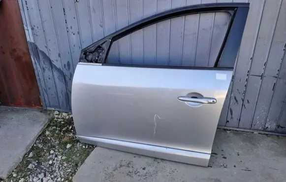 Renault Megane III Front door