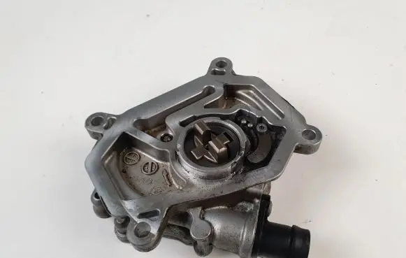 Mercedes-Benz CLA C117 X117 W117 Vacuum pump A2701800901