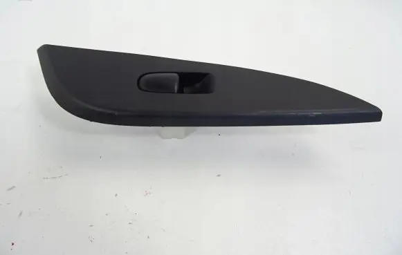 Nissan Pulsar Quarter vent window switch 829603ZL0A