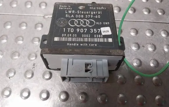 Volkswagen Golf V Light module LCM 1T0907357