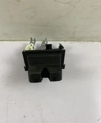 Skoda Superb B8 (3V) Tailgate/trunk/boot lock/catch/latch 3V0827505C 3V9827529