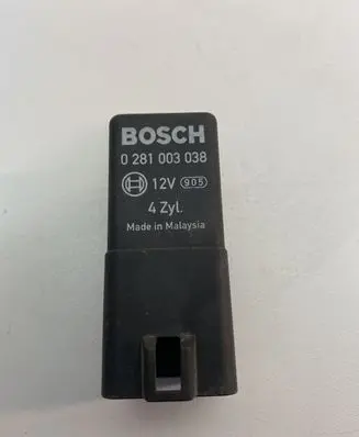 Volkswagen PASSAT B6 Glow plug pre-heat relay 0281003038