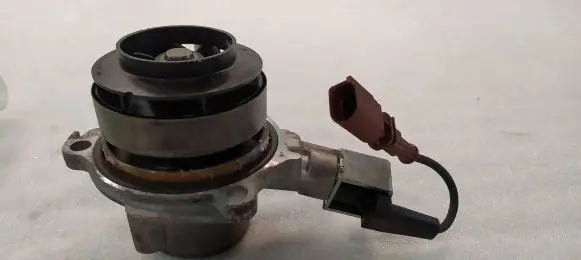 Skoda Octavia Mk3 (5E) Water pump 010157801kt