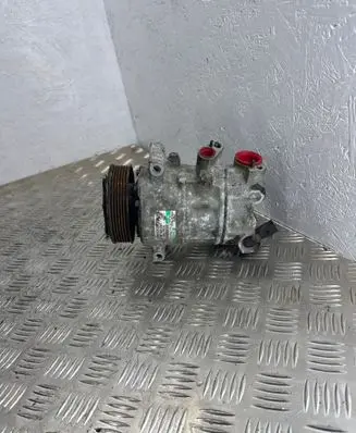 Volkswagen Touran II Air conditioning (A/C) compressor (pump) 5N0820803C