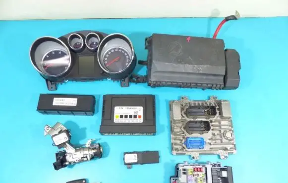 Opel Astra J Engine control unit/module ECU 55491600 IMPRK1215263