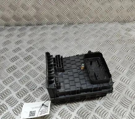 Volkswagen PASSAT B7 Fuse box set 3C0937125A 1K0937132F