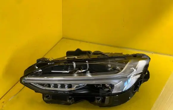 Volvo S90, V90 Headlight/headlamp 32228310