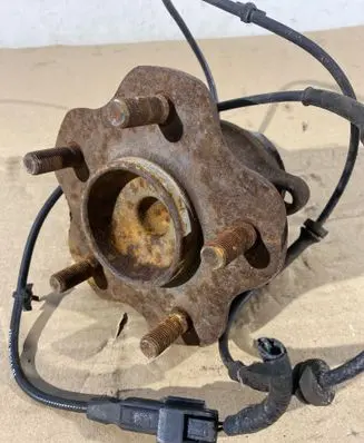 Nissan Qashqai Rear wheel hub 