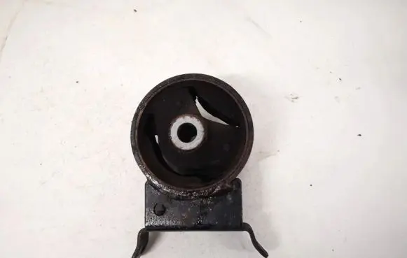 Toyota Yaris Engine mount bracket