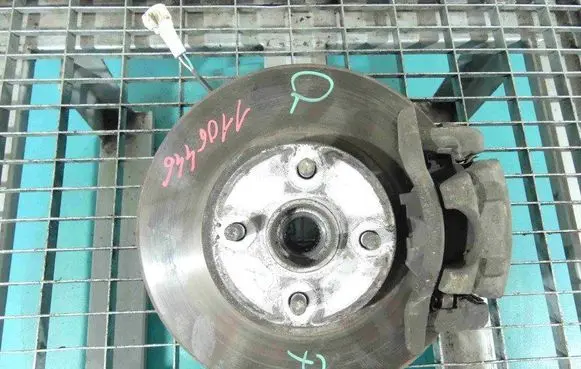 Toyota Corolla Verso E121 Front wheel hub spindle knuckle IMPRK1106446