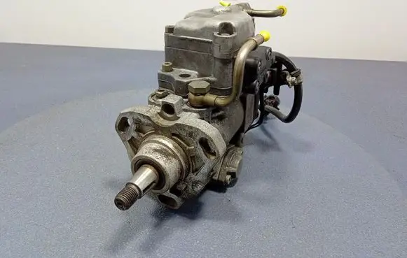 Audi A4 S4 B5 8D Fuel injection high pressure pump 028130109H