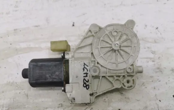 Mercedes-Benz Sprinter W906 Front door window regulator motor A0068205542