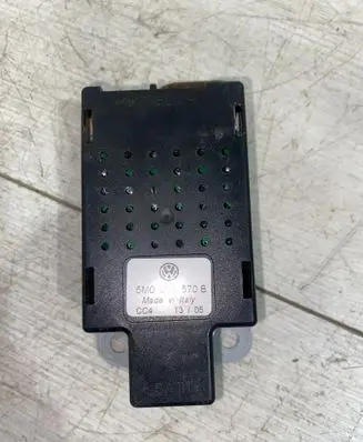 Volkswagen Golf V Aerial antenna amplifier 5M0035570B