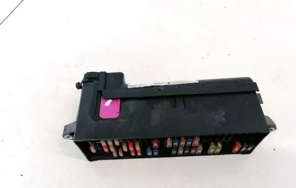 Volkswagen Touran I Fuse box set 1T1970115 1T1970091F