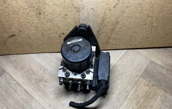 Audi A3 S3 8P ABS Pump 1K0614517CP 1K0907379BE