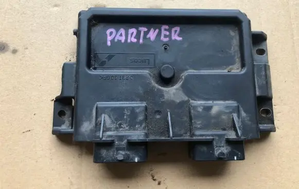 Peugeot Partner Engine control unit/module 9641390180