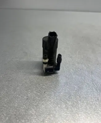 Volvo S70 V70 V70 XC Headlight washer pump ---