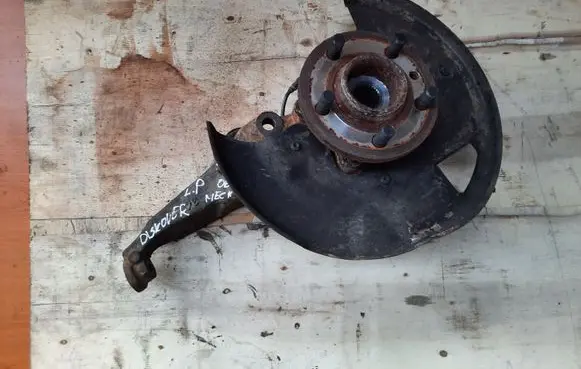 Land Rover Discovery 3 - LR3 Front wheel hub spindle knuckle