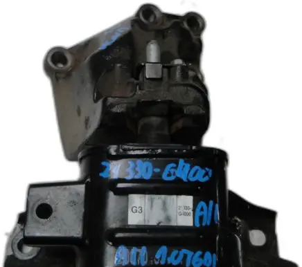 Engine mount vacuum valve