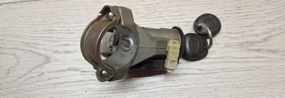 Toyota Yaris Ignition lock N0502241