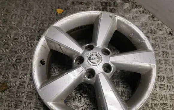 Nissan Qashqai R17 alloy rim 