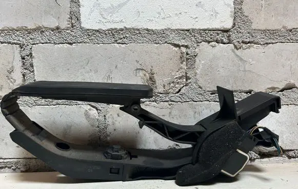 Mercedes-Benz E W211 Accelerator throttle pedal A2113000404