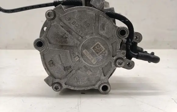 Volkswagen Arteon Vacuum pump 06K145100AE