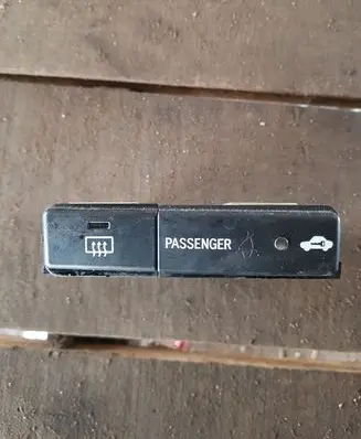 Toyota Avensis T250 Windscreen/window heater switch 8479005130C