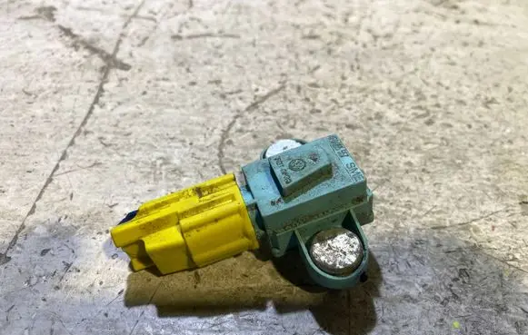 Audi A6 S6 C6 4F Airbag deployment crash/impact sensor 4F0955557
