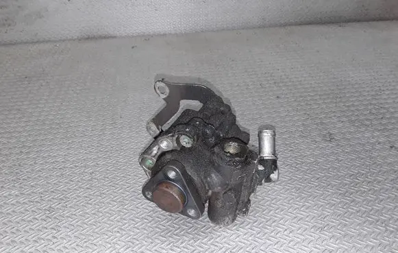 BMW 5 E39 Power steering pump