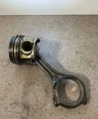 Audi A8 S8 D4 4H Piston with connecting rod 83L82