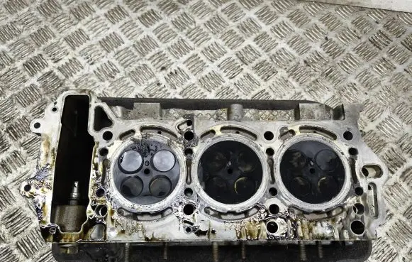 Chrysler 300 - 300C Engine head A6420108820