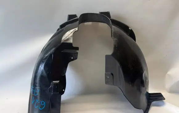 Front wheel arch liner splash guards