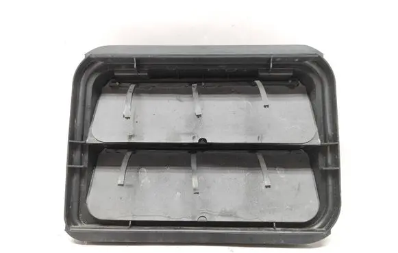 Dacia Sandero Quarter panel pressure vent 7700838358