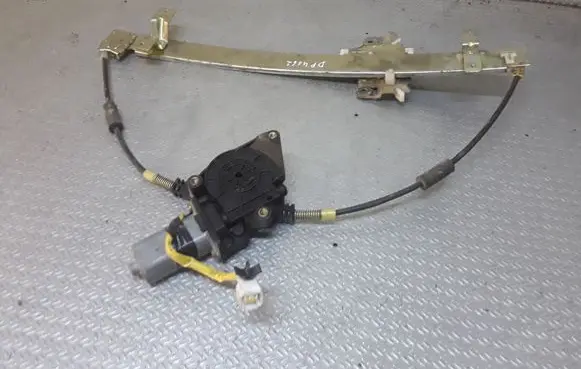 Opel Frontera B Front door window regulator with motor 91157978