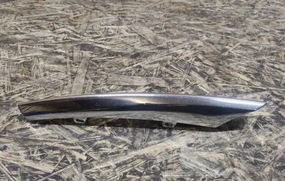 Front bumper splitter molding