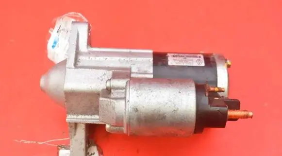 Dacia Sandero Starter motor 233006780R