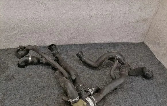 Land Rover Discovery 5 Engine coolant pipe/hose KPLA8575AA KPLA8575 FPLA8K576CA