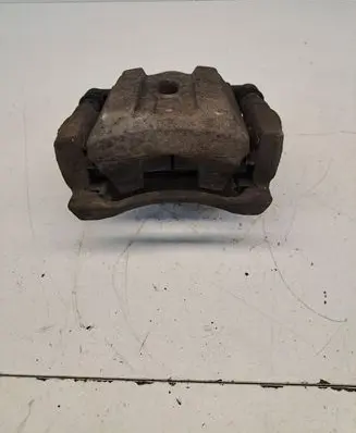 Toyota Prius (NHW20) Front brake caliper