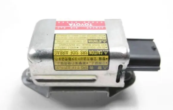 Toyota Prius (NHW20) Airbag control unit/module 89860-47040