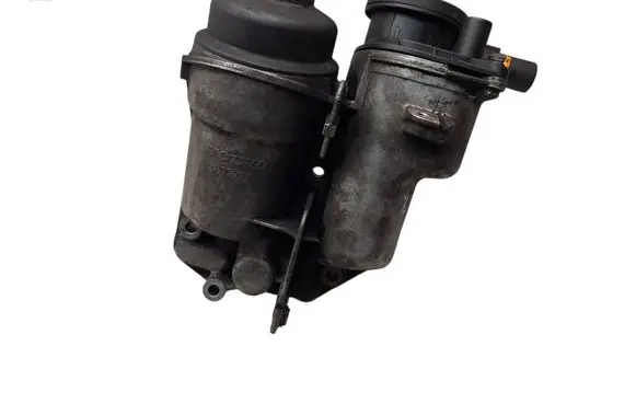 Volvo XC70 Oil filter mounting bracket 30677920 6740230250 6740273266