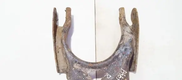 Peugeot 407 Front lower control arm/wishbone 446332c