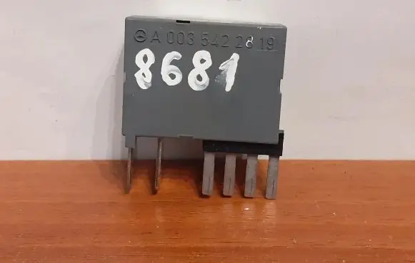 Mercedes-Benz GLA W156 Other relay 8681 A0035422819